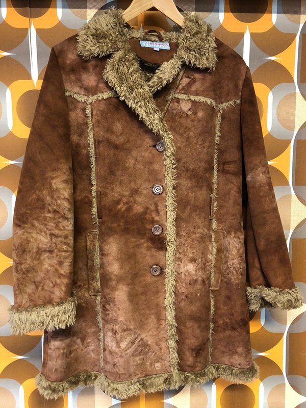 Vintage jas imitatie lamy met capuchon met knoopsluiting